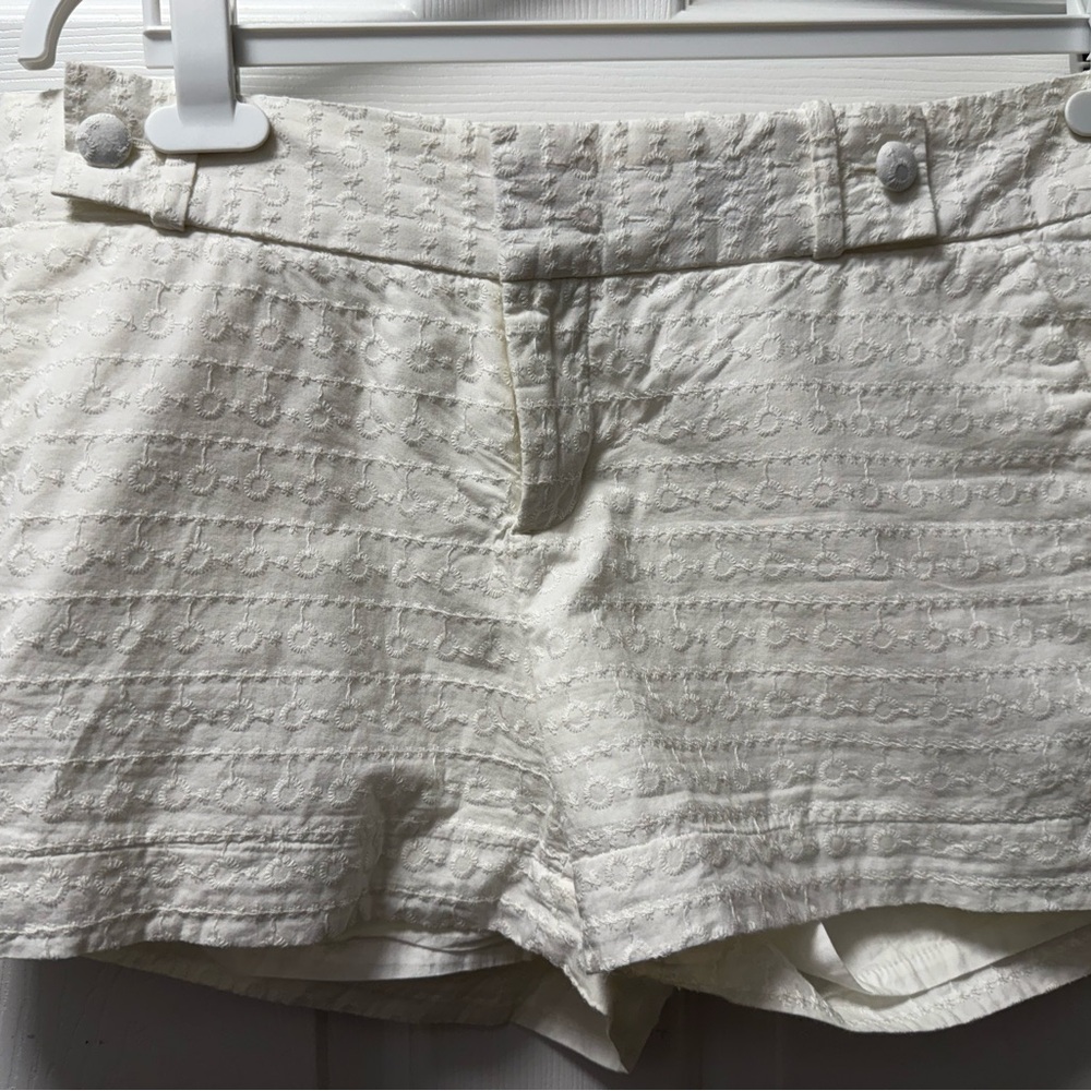 Banana Republic Mid Rise Shorts Women’s Feminine White Eyelet Like New - Picture 3 of 10